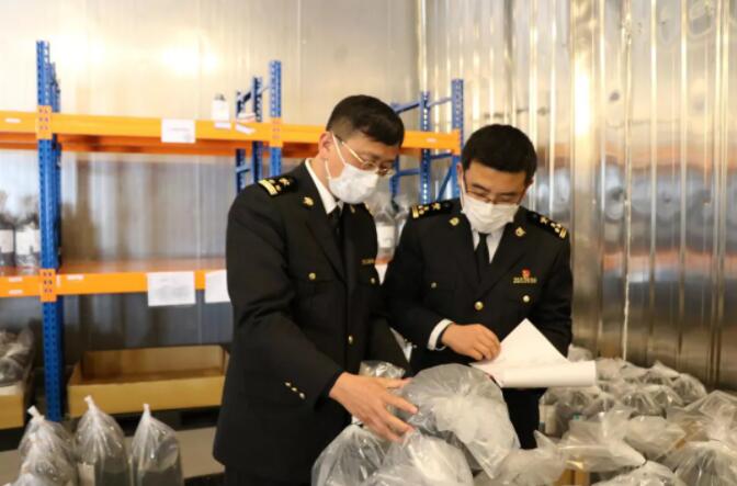 <a href='http://www.aqrcom.com' title='危險品運輸' >危險品運輸</a>